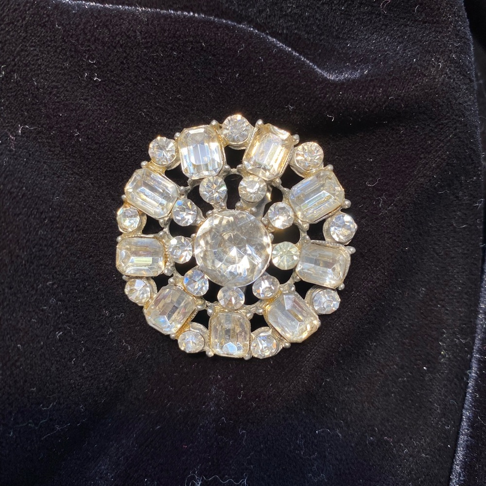 Vintage Rhinestone Broach - 1 1/2” Diameter